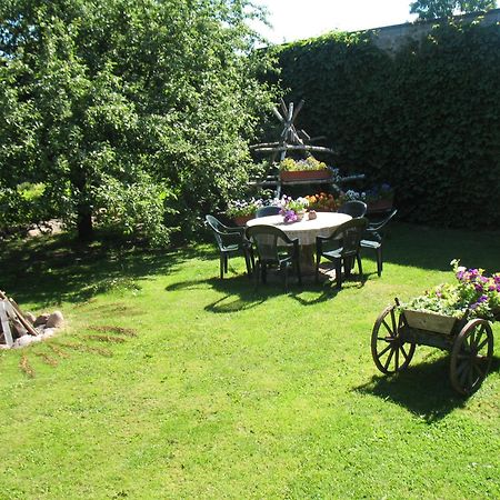 Pulkvedis Guest House Ventspils Bagian luar foto