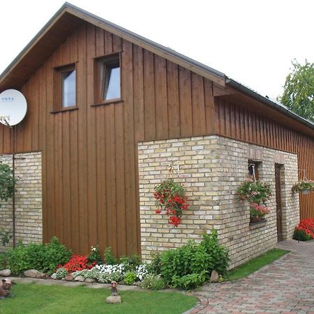 Pulkvedis Guest House Ventspils Bagian luar foto