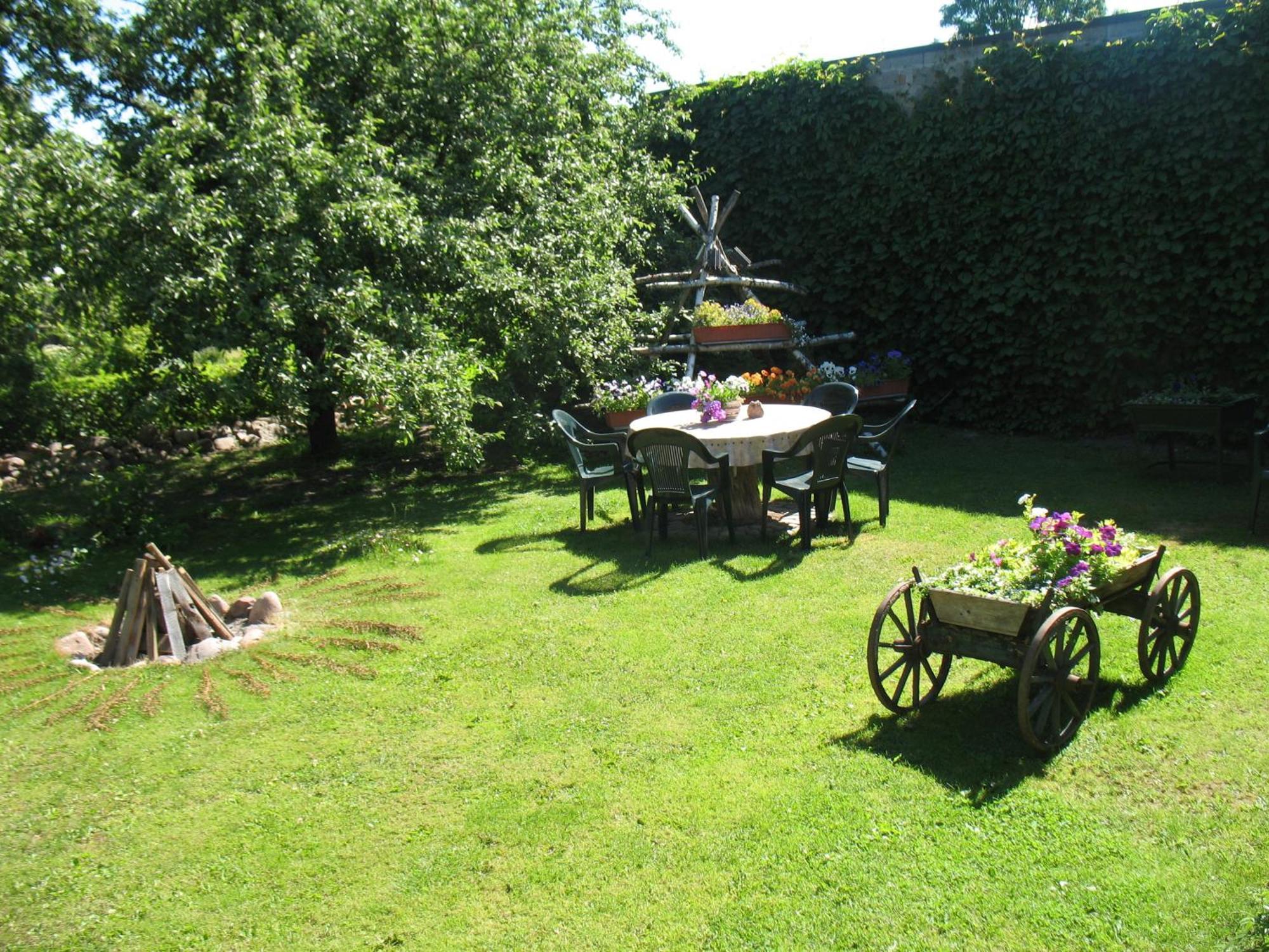 Pulkvedis Guest House Ventspils Bagian luar foto