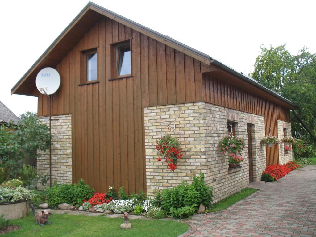 Pulkvedis Guest House Ventspils Bagian luar foto